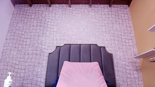 Snapshot of luce_williams chatting on 01-24-25, 01:24 luce williams online show from 01-24-25, 01:24