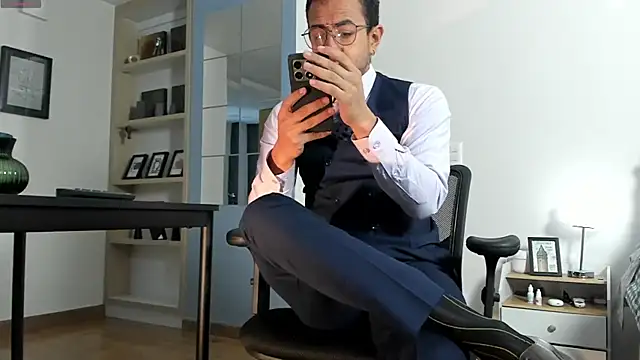 pablo-rincon95 online show from 06-10-26, 11:31