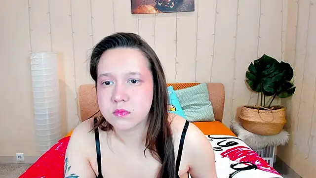 Snapshot of Mira_Karter chatting on 06-11-26, 03:48 Mira Karter online show from 06-11-26, 03:48