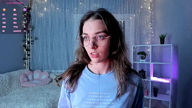 Snapshot of AraCopple chatting on 12-21-24, 09:15 AraCopple online show from 12-21-24, 09:15