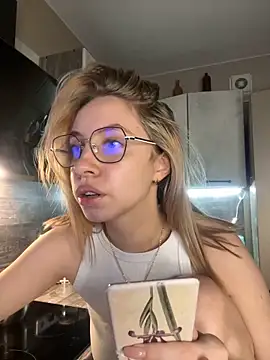 Kitty Katrine online show from 12-18-25, 02:45