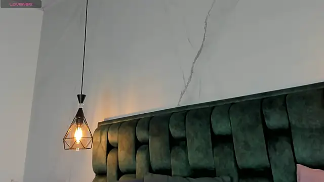 Snapshot of angelswets chatting on 09-15-25, 02:17 angelswets online show from 09-15-25, 02:17