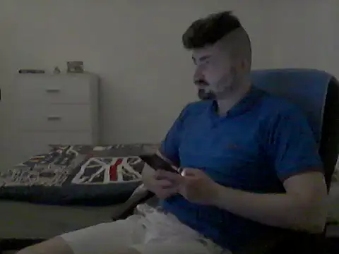 Snapshot of Hkl95555 chatting on 10-31-25, 01:28 Hkl95555 online show from 10-31-25, 01:28