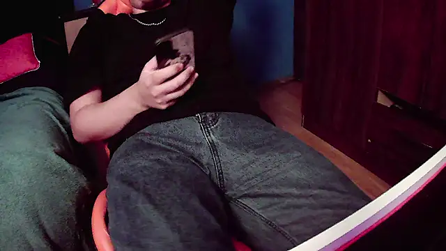 Snapshot of pisceslost chatting on 09-19-25, 12:45 pisceslost online show from 09-19-25, 12:45