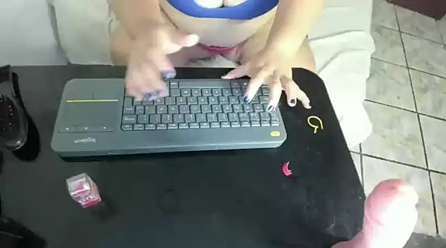 mila cinnamon online show from 12-29-24, 04:19