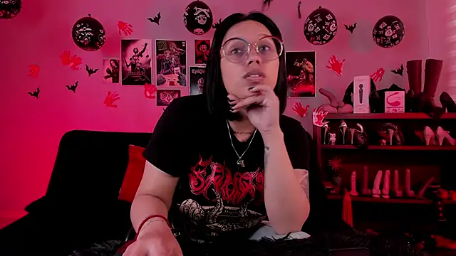 lilith-deveraux online show from 11-18-25, 02:43