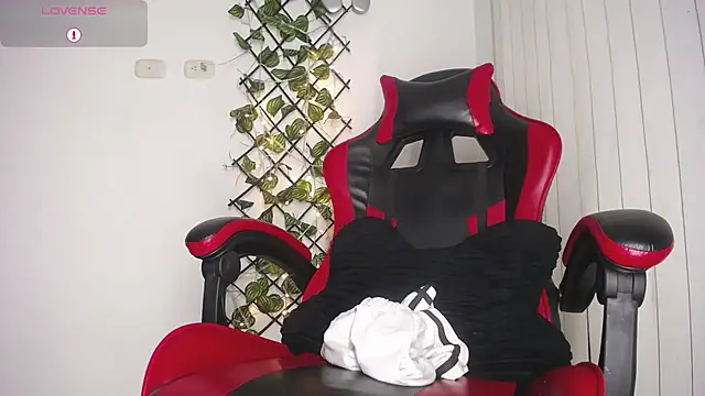 Snapshot of darkviper26 chatting on 04-05-26, 11:35 darkviper26 online show from 04-05-26, 11:35