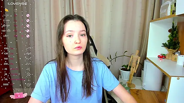 Snapshot of Fairyy_Moon chatting on 01-15-25, 09:45 Fairyy Moon online show from 01-15-25, 09:45