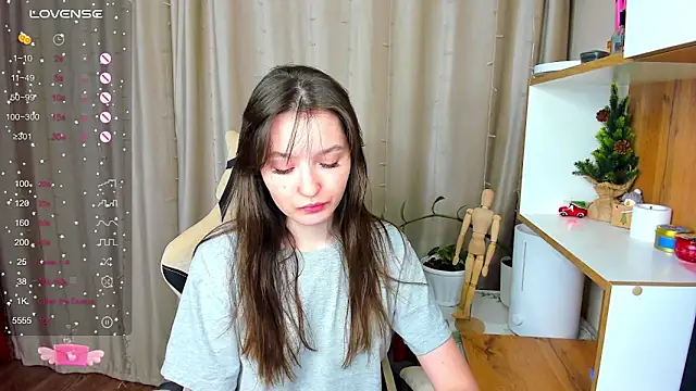 Snapshot of Fairyy_Moon chatting on 01-17-25, 11:27 Fairyy Moon online show from 01-17-25, 11:27