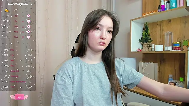 Snapshot of Fairyy_Moon chatting on 02-13-25, 08:06 Fairyy Moon online show from 02-13-25, 08:06