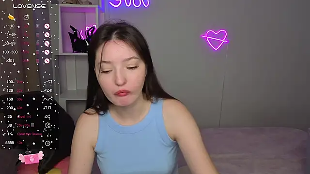 Snapshot of Fairyy_Moon chatting on 10-14-25, 06:36 Fairyy Moon online show from 10-14-25, 06:36