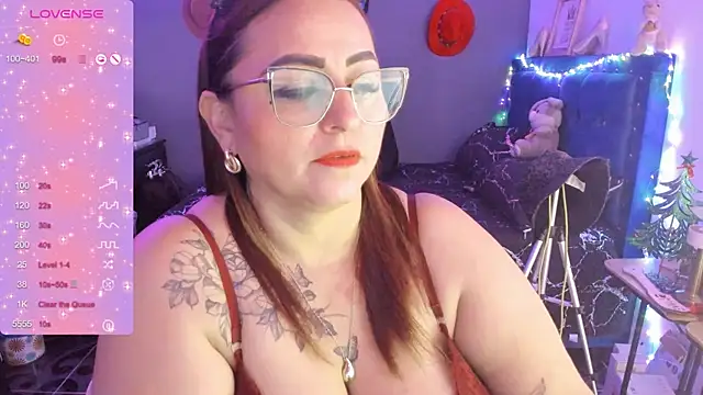 Snapshot of Ivonnee__ chatting on 12-30-24, 07:48 Ivonnee   online show from 12-30-24, 07:48