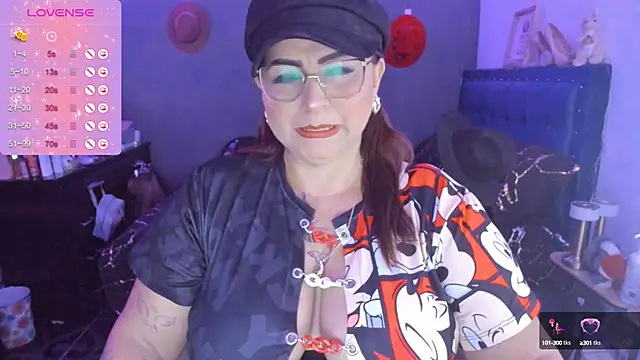 Snapshot of Ivonnee__ chatting on 01-08-25, 02:03 Ivonnee   online show from 01-08-25, 02:03