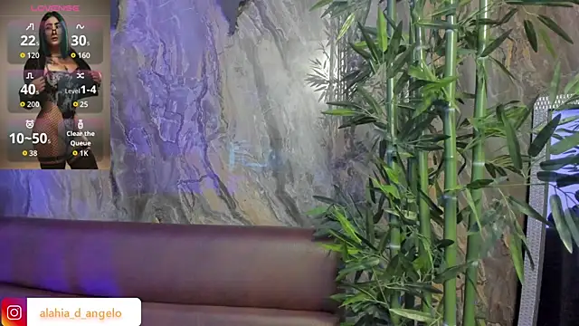 Alahia Dangelo online show from 11-13-25, 05:23