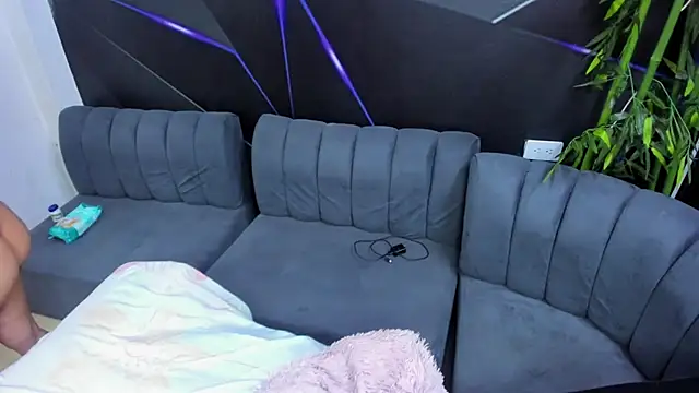 playsgirlhot online show from 09-10-25, 02:17