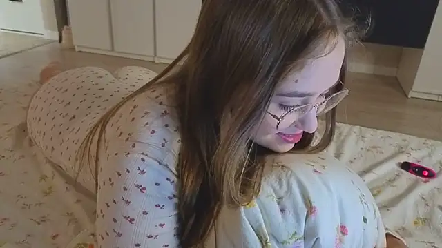 Snapshot of endlesssoffi chatting on 12-19-25, 05:42 endlesssoffi online show from 12-19-25, 05:42