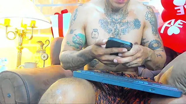 Snapshot of Dylanstonne chatting on 02-09-25, 01:14 Dylanstonne online show from 02-09-25, 01:14