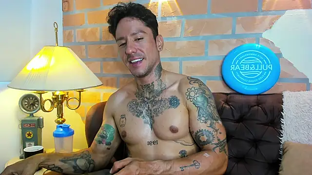 Snapshot of Dylanstonne chatting on 03-09-25, 01:48 Dylanstonne online show from 03-09-25, 01:48