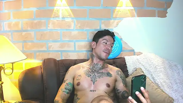 Snapshot of Dylanstonne chatting on 03-09-25, 04:55 Dylanstonne online show from 03-09-25, 04:55