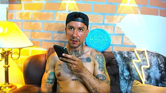 Snapshot of Dylanstonne chatting on 03-12-25, 08:41 Dylanstonne online show from 03-12-25, 08:41