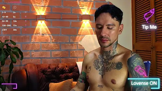 Snapshot of Dylanstonne chatting on 10-30-25, 09:15 Dylanstonne online show from 10-30-25, 09:15