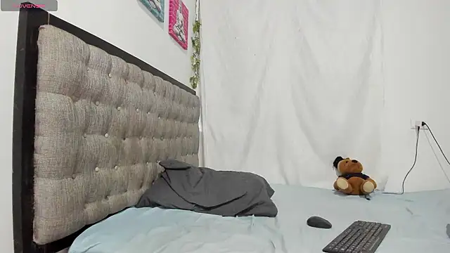 emi henao online show from 01-10-26, 12:40