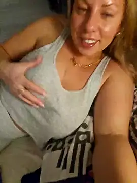 Snapshot of Sparkle2206 chatting on 11-30-25, 01:20 Sparkle2206 online show from 11-30-25, 01:20