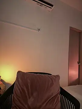 Pink Jazmin online show from 03-12-26, 12:50