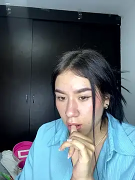 Snapshot of Im_Valen_Cute chatting on 12-03-24, 03:20 Im Valen Cute online show from 12-03-24, 03:20