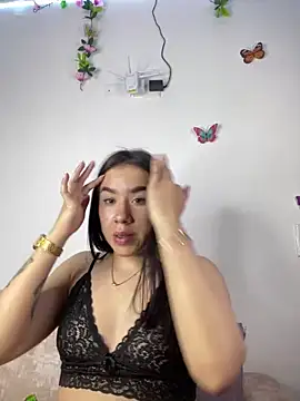 Snapshot of Im_Valen_Cute chatting on 12-22-24, 01:23 Im Valen Cute online show from 12-22-24, 01:23