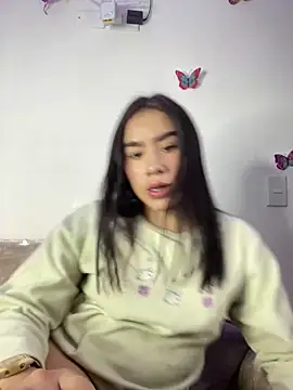Snapshot of Im_Valen_Cute chatting on 12-23-24, 12:35 Im Valen Cute online show from 12-23-24, 12:35