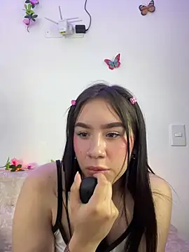 Snapshot of Im_Valen_Cute chatting on 12-24-24, 01:38 Im Valen Cute online show from 12-24-24, 01:38