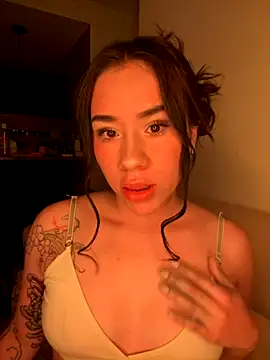 Snapshot of Im_Valen_Cute chatting on 09-17-25, 05:42 Im Valen Cute online show from 09-17-25, 05:42