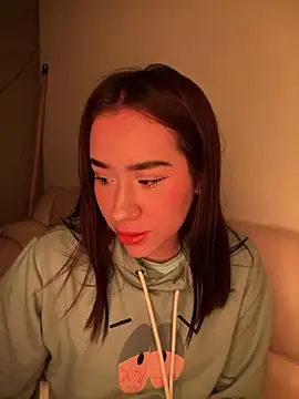 Snapshot of Im_Valen_Cute chatting on 09-19-25, 02:24 Im Valen Cute online show from 09-19-25, 02:24