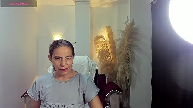 Milf karlye online show from 06-06-26, 03:33