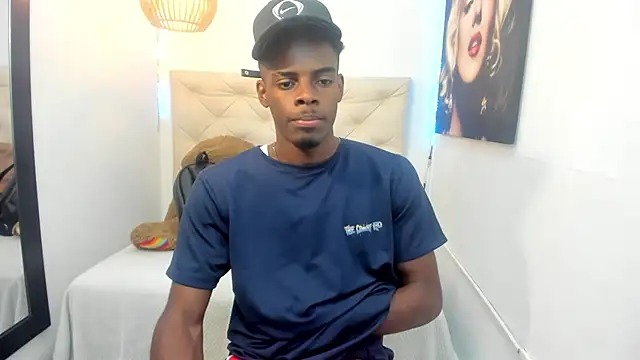 Snapshot of royce_ebony chatting on 09-26-25, 02:48 royce ebony online show from 09-26-25, 02:48