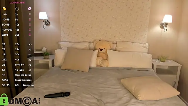 Jennifer Wadee online show from 04-21-26, 01:42