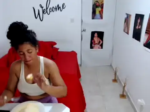 Snapshot of bellacrespalatina chatting on 01-09-25, 12:25 bellacrespalatina online show from 01-09-25, 12:25