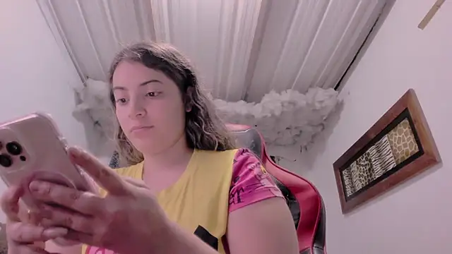 Snapshot of Lauu_G chatting on 09-28-25, 02:39 Lauu G online show from 09-28-25, 02:39