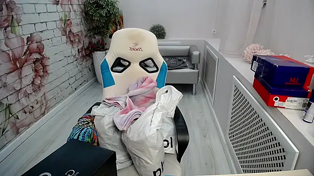 Snapshot of Cutie_Asya chatting on 02-16-26, 04:41 Cutie Asya online show from 02-16-26, 04:41