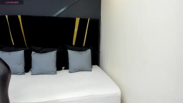 emilie xx  online show from 12-09-24, 04:58