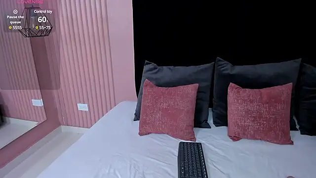 emilie xx  online show from 12-29-24, 01:06