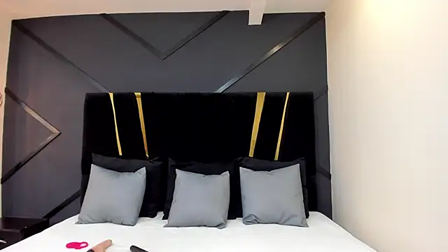 emilie xx  online show from 01-14-25, 05:23