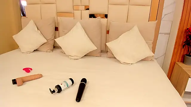 emilie xx  online show from 02-08-25, 12:39