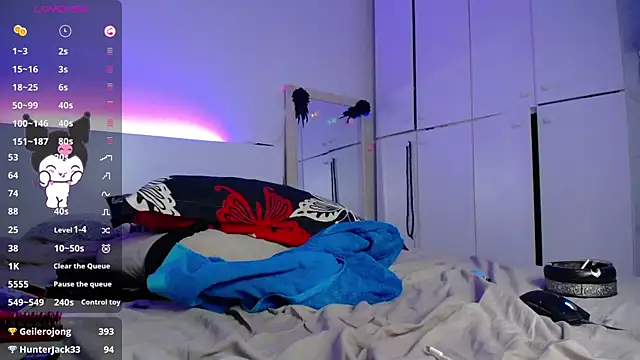 WhiteeXia online show from 12-08-24, 06:43