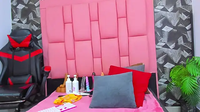 Brithanyslim online show from 07-18-26, 06:12