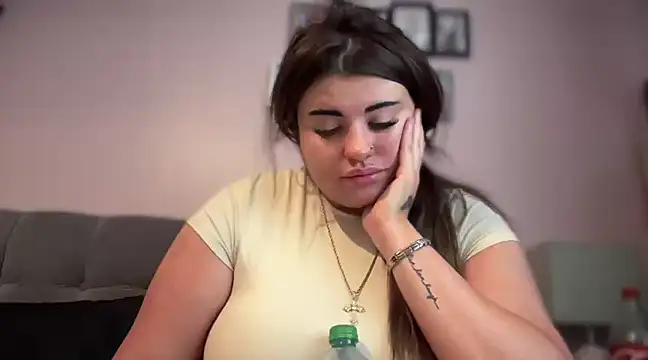 Snapshot of curvybabesx1 chatting on 03-10-25, 02:26 curvybabesx1 online show from 03-10-25, 02:26