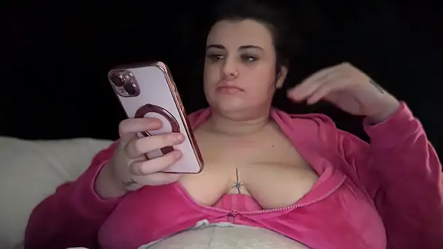 Snapshot of curvybabesx1 chatting on 10-19-25, 07:36 curvybabesx1 online show from 10-19-25, 07:36