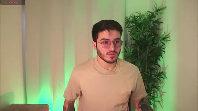 Tony Wylie online show from 04-13-26, 02:44