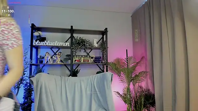 careful i bite nya online show from 10-14-25, 01:23